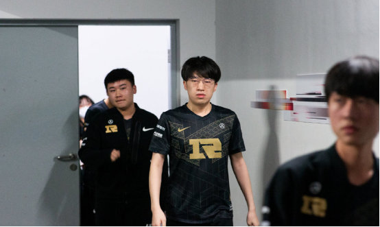 策与科曼 策与科曼