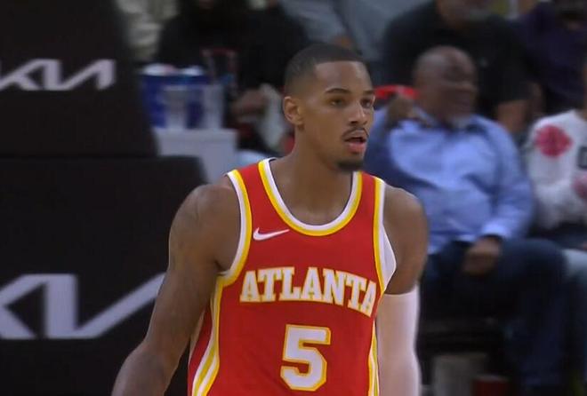 左小青太丰满了，穿小白裙都兜不住好身材，我感慨资本果然会选人.