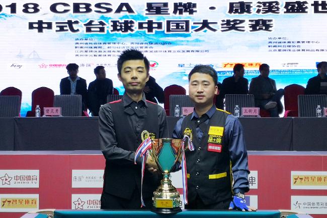 李富荣向乒博馆捐赠奥林匹克银质勋章.